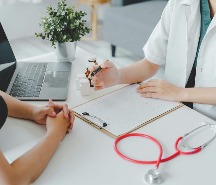 portrait of a female doctor She is recommending medications and treatment methods at the clinic.